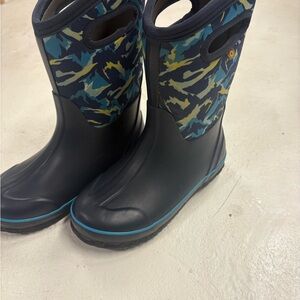 Bogs size 4 Kids Camouflage Rain Boots